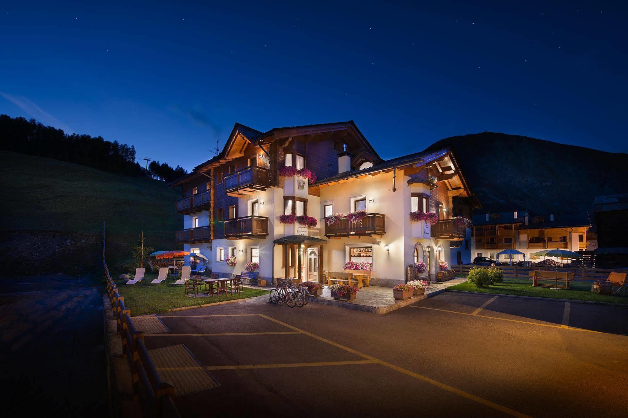 Hotel Costanza Mountain Holiday Livigno Exterior foto